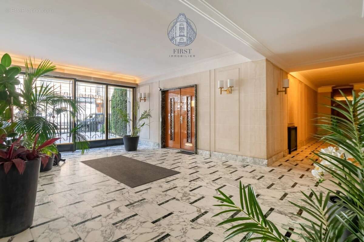 Appartement à PARIS-16E