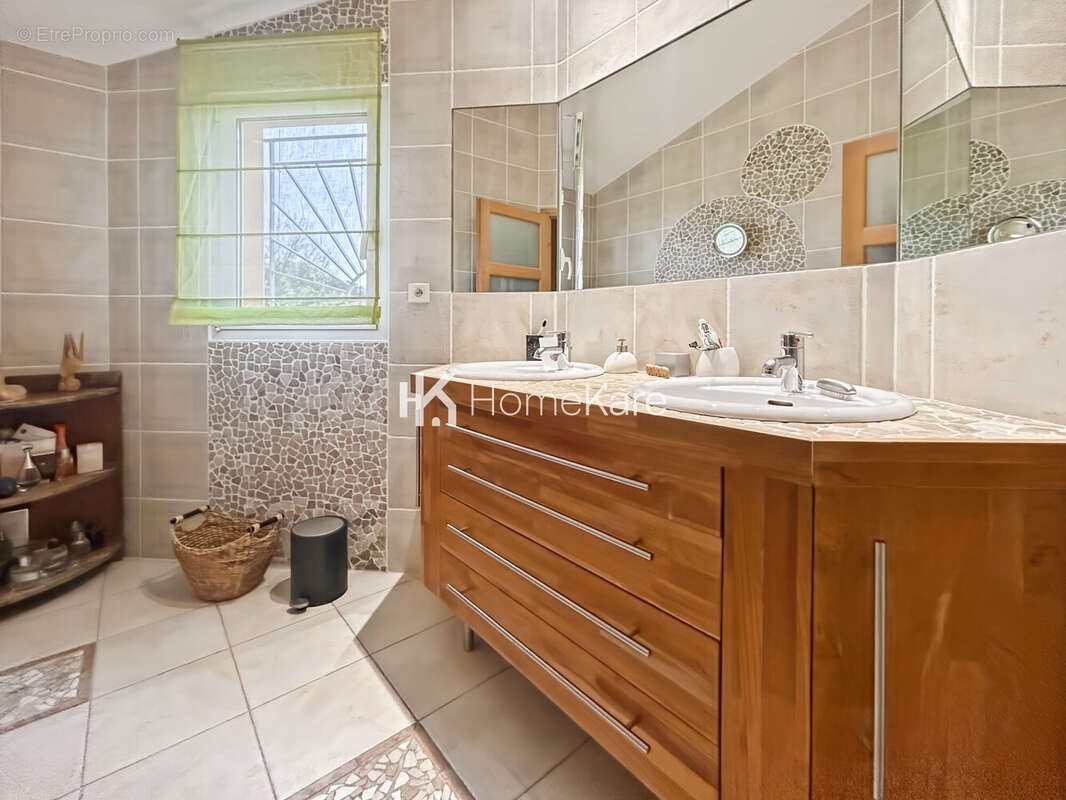 Maison à MONTAIGUT-SUR-SAVE