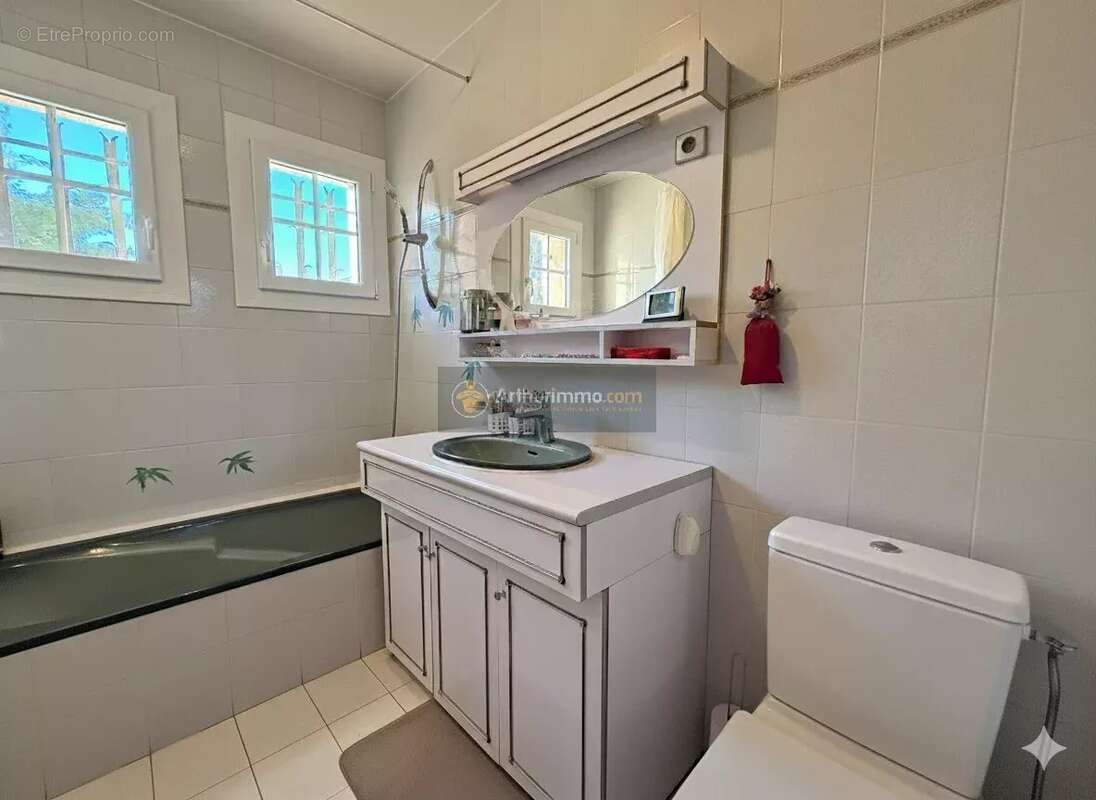 Maison à ROQUEBRUNE-SUR-ARGENS