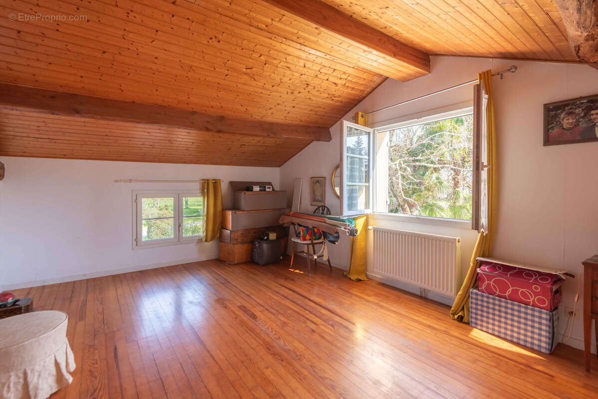 Maison à FARGUES-SAINT-HILAIRE