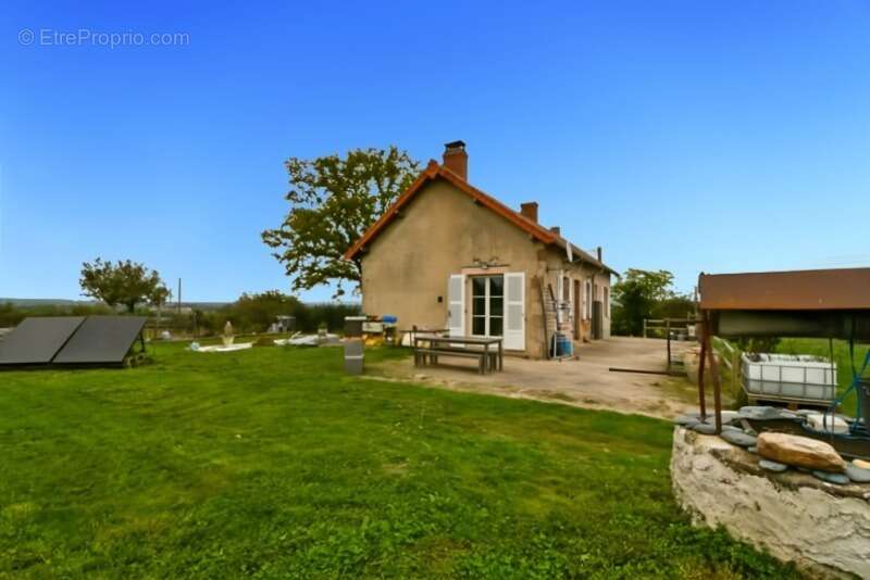Maison à VALLON-EN-SULLY