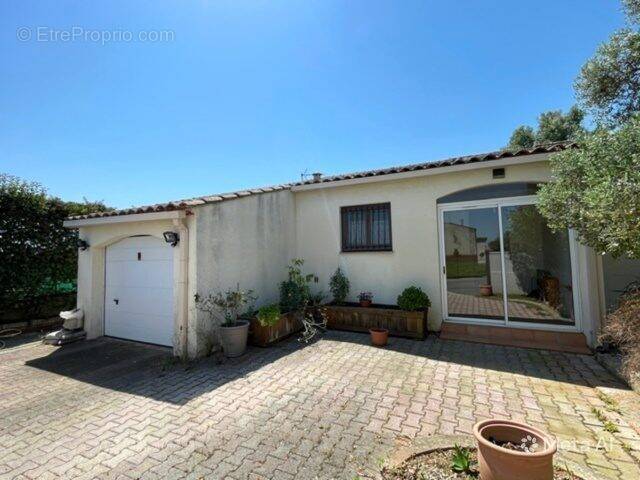 façade /  - Maison à AUBORD