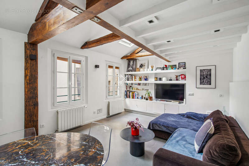 Appartement à PARIS-3E