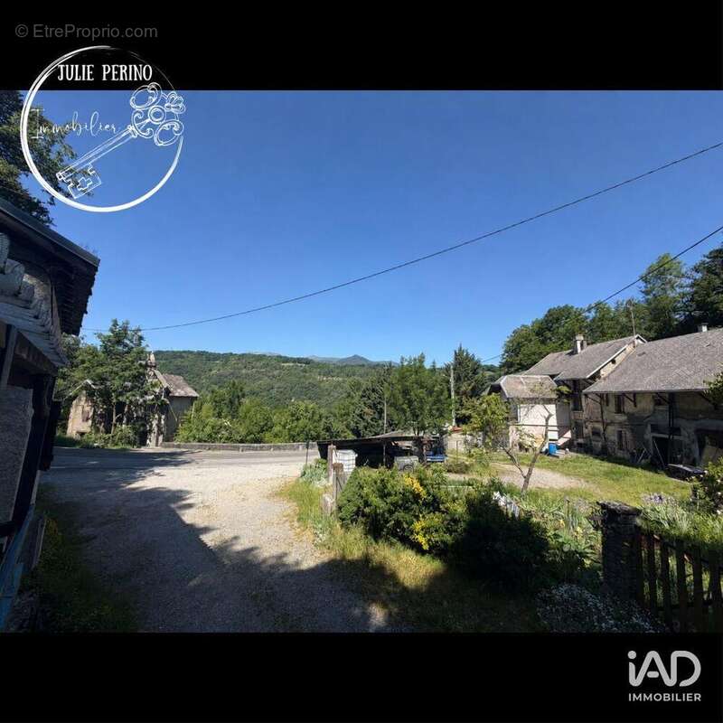Maison 40 m² à Saint-Laurent-En-Beaumont  - photo 6