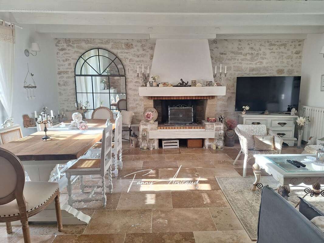 Maison à L'ILE-D'ELLE