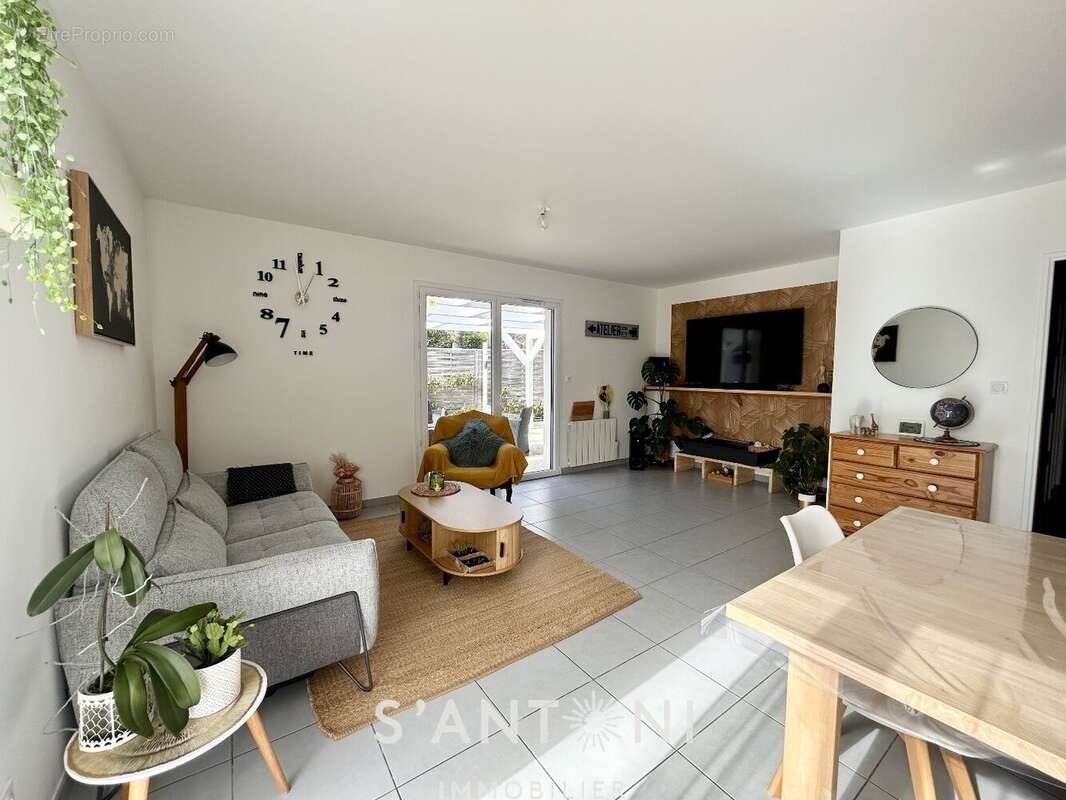 Maison à ESPONDEILHAN