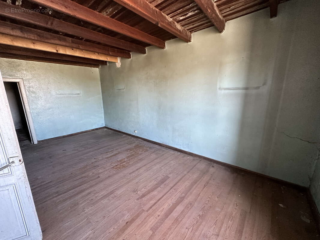 Maison à LA ROCHE-CHALAIS