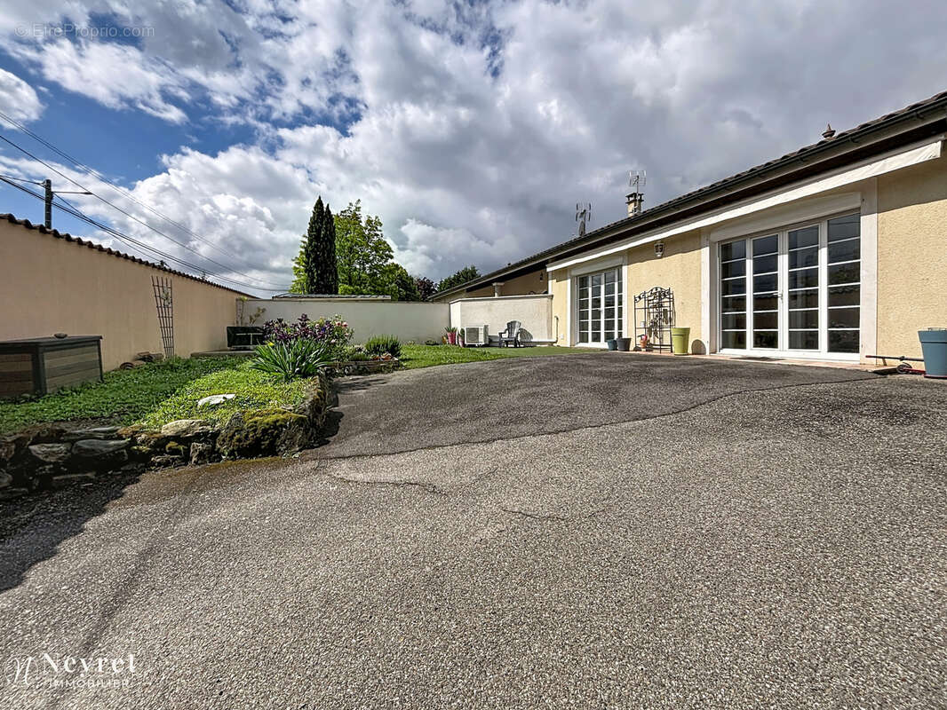 Maison à COMMUNAY