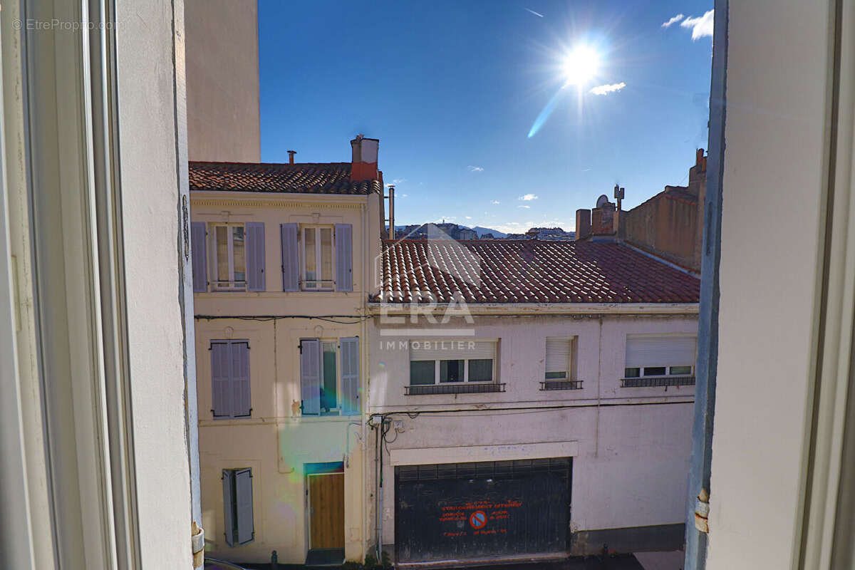 Appartement à MARSEILLE-4E