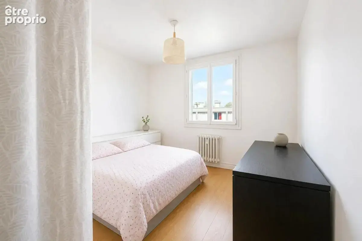 94 m² - 3 chambres - Balcon - Parking - Cave - Ascenseur - photo 8