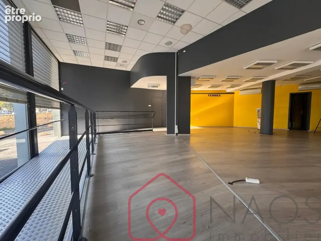 Local commercial 265 m²  310 000  FAI  Angle de rue passante - photo 5