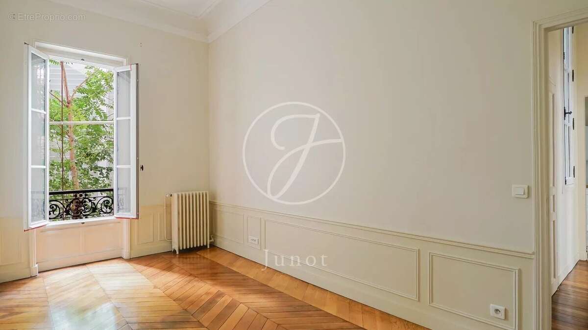 Appartement à PARIS-8E
