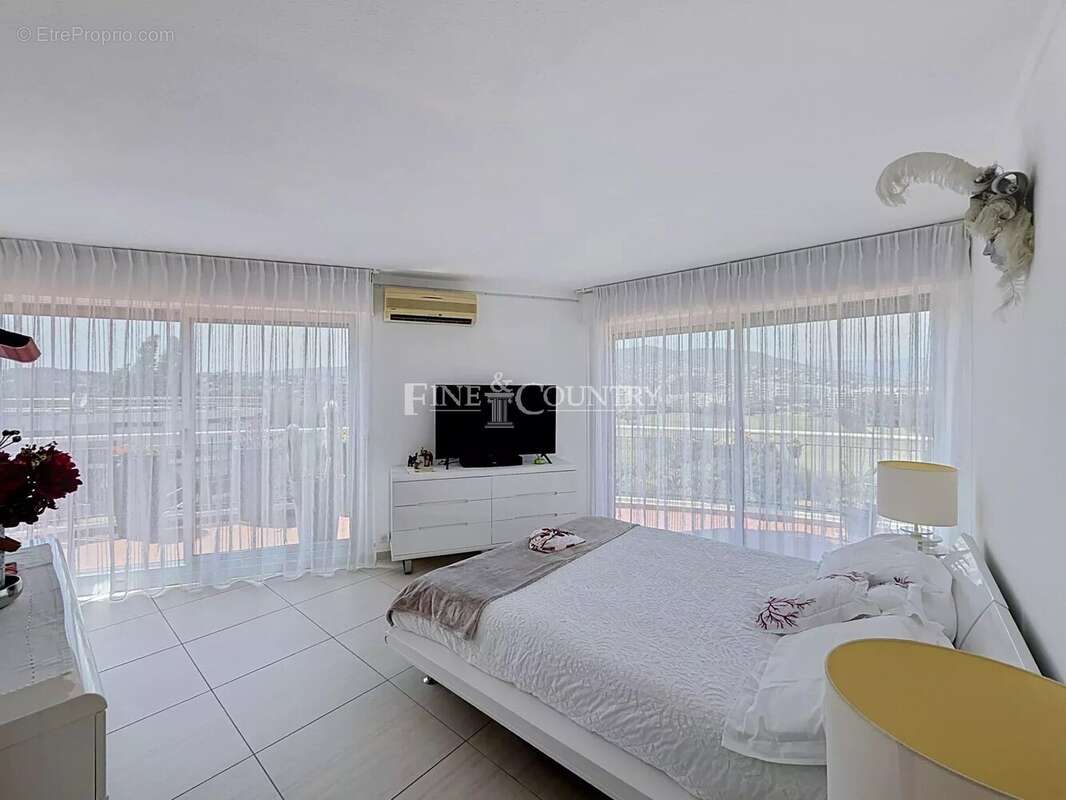 Appartement à MANDELIEU-LA-NAPOULE