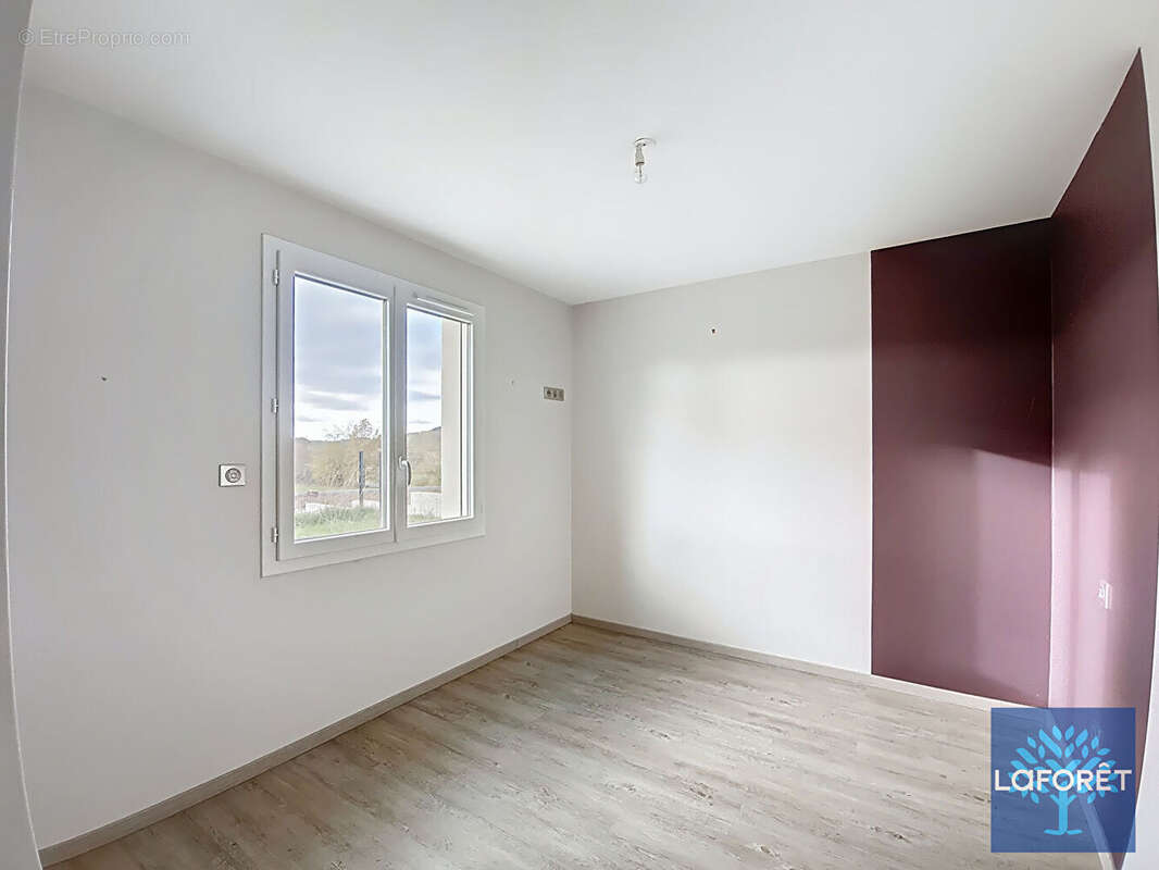 Maison à SAINT-PIERRE-EYNAC