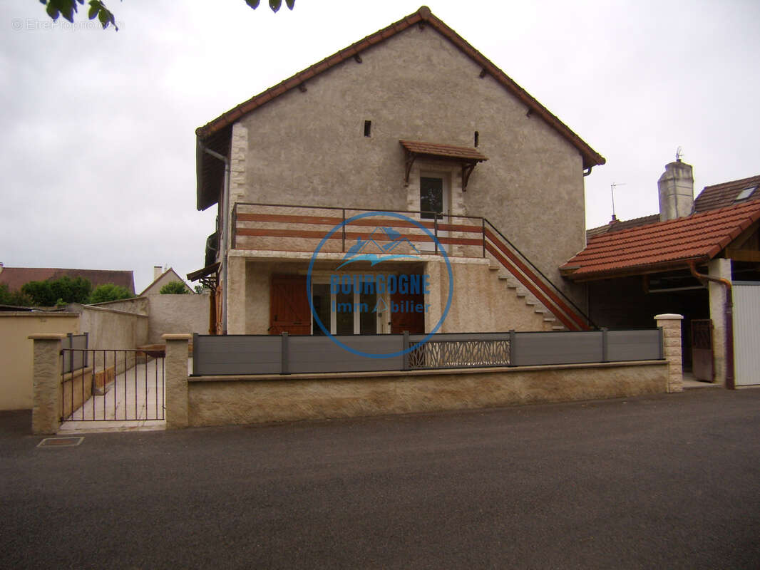 Maison à SEVREY