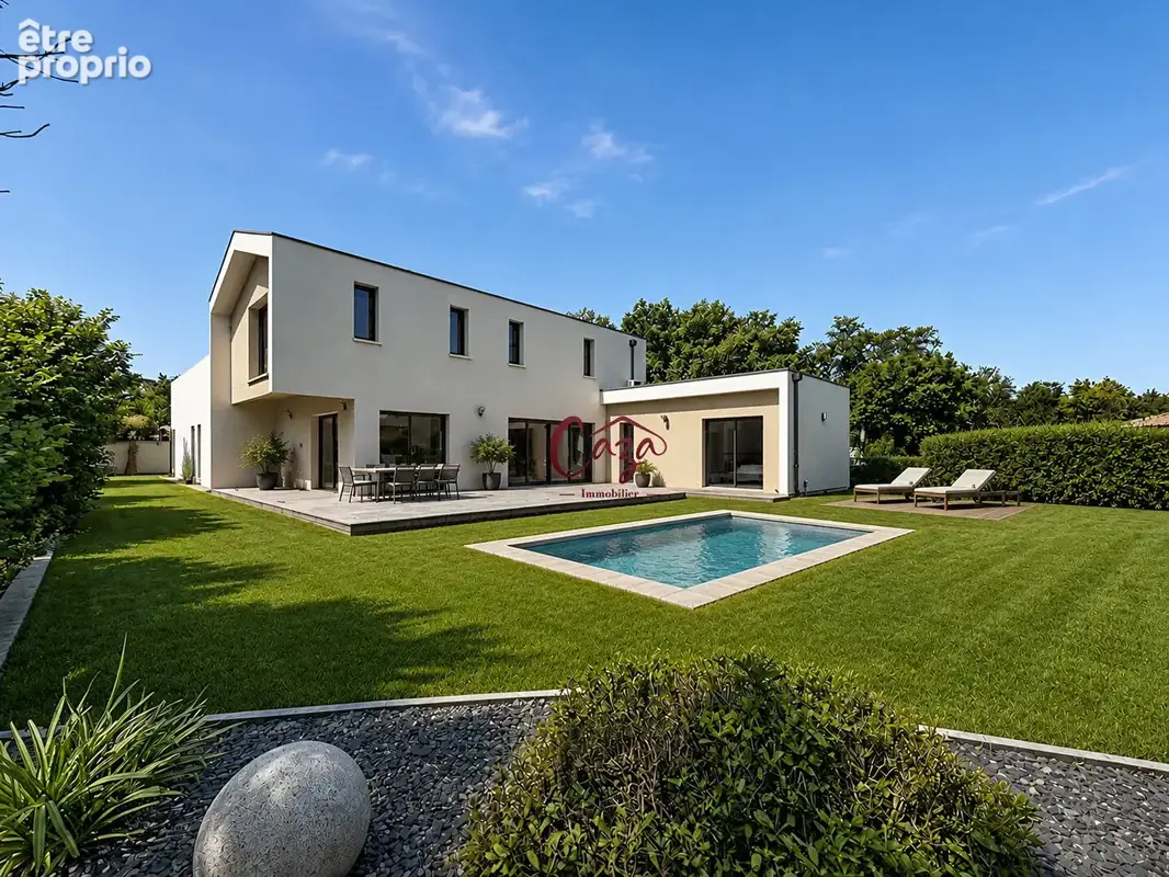 Photo Maison à Fargues-Saint-Hilaire au prix de 835 000€