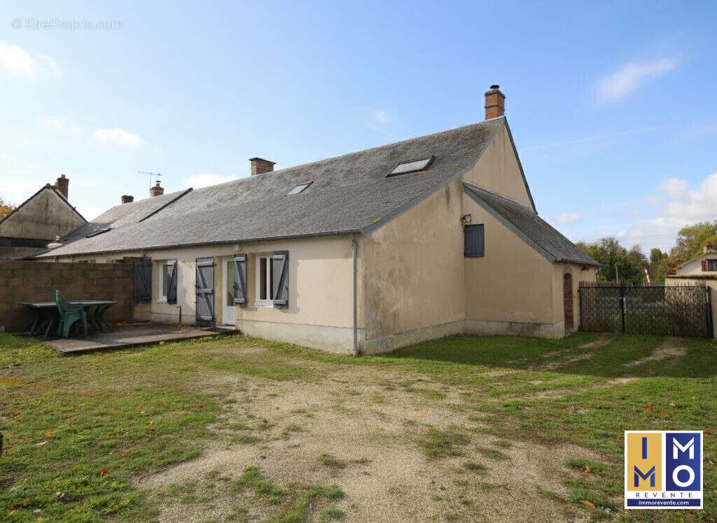 Maison à MOULINS-SUR-YEVRE