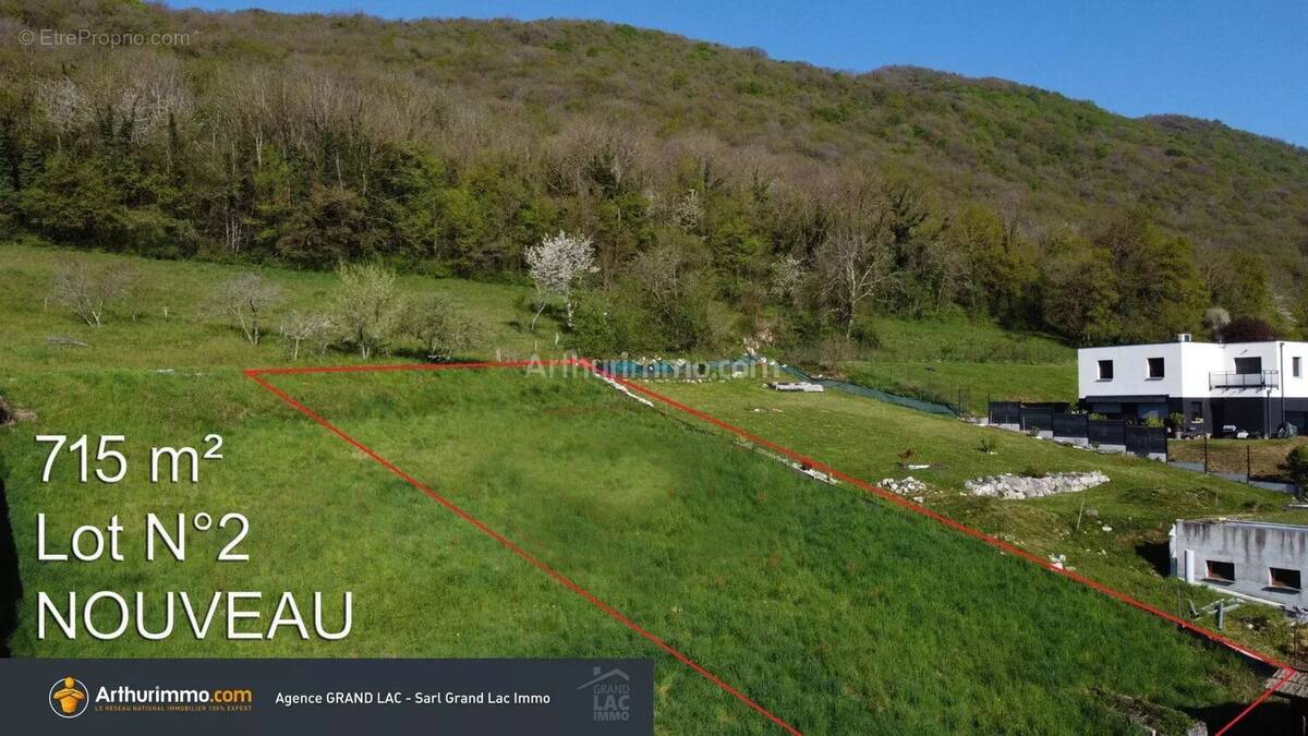 Terrain à GRESY-SUR-AIX