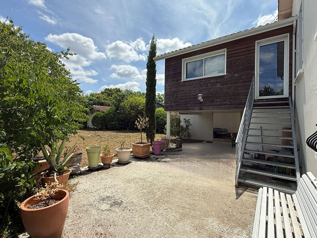 Maison à RUELLE-SUR-TOUVRE