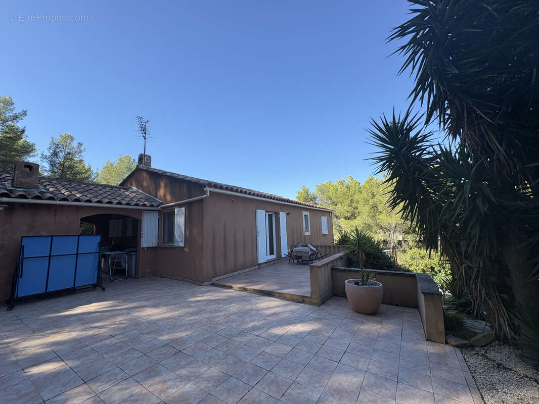 Maison à SAINT-CYR-SUR-MER