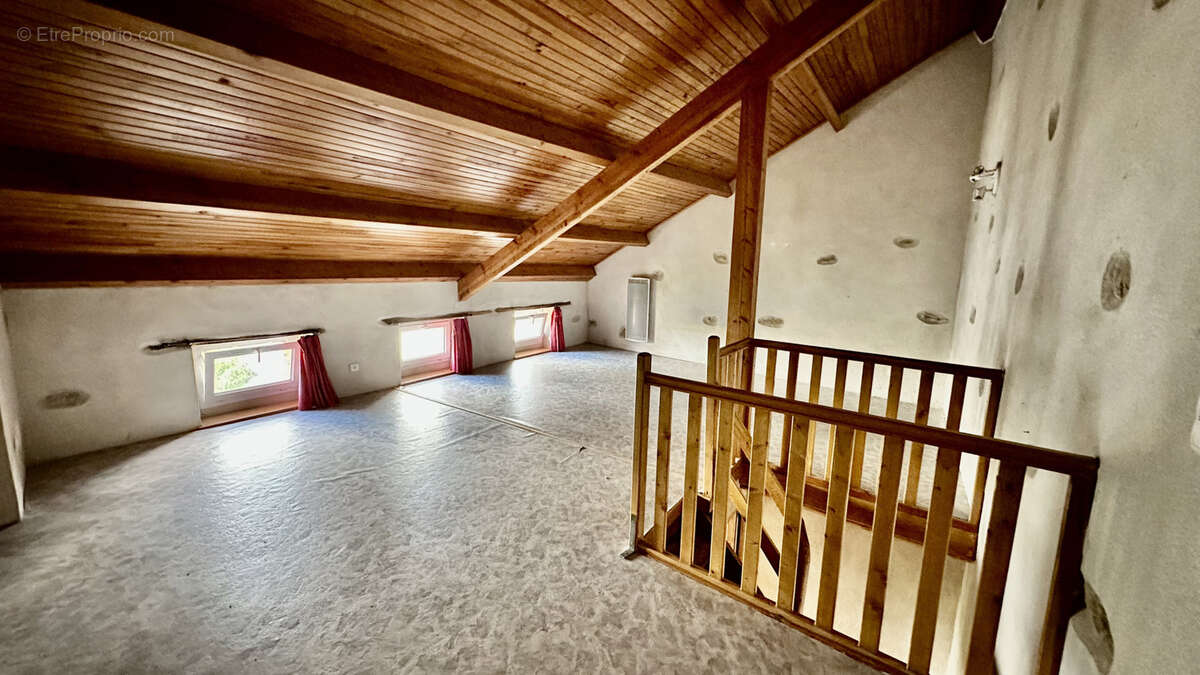 Maison à CHAMPAGNAC-LE-VIEUX