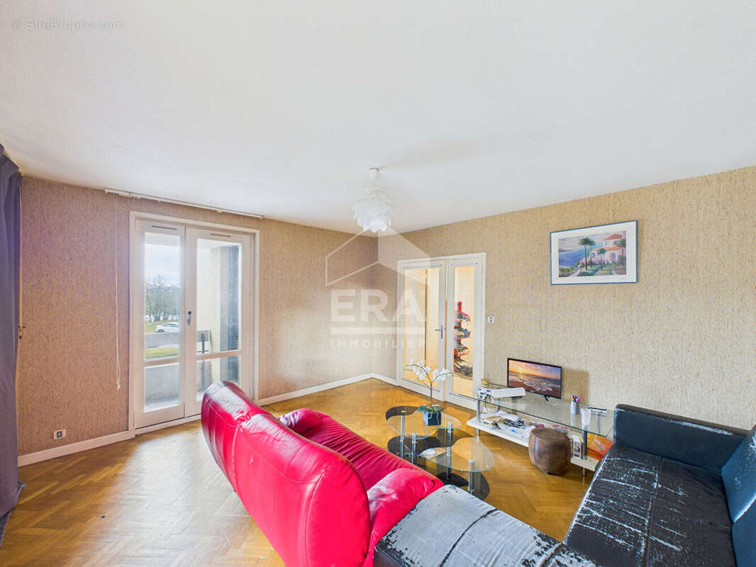 Appartement à ONET-LE-CHATEAU