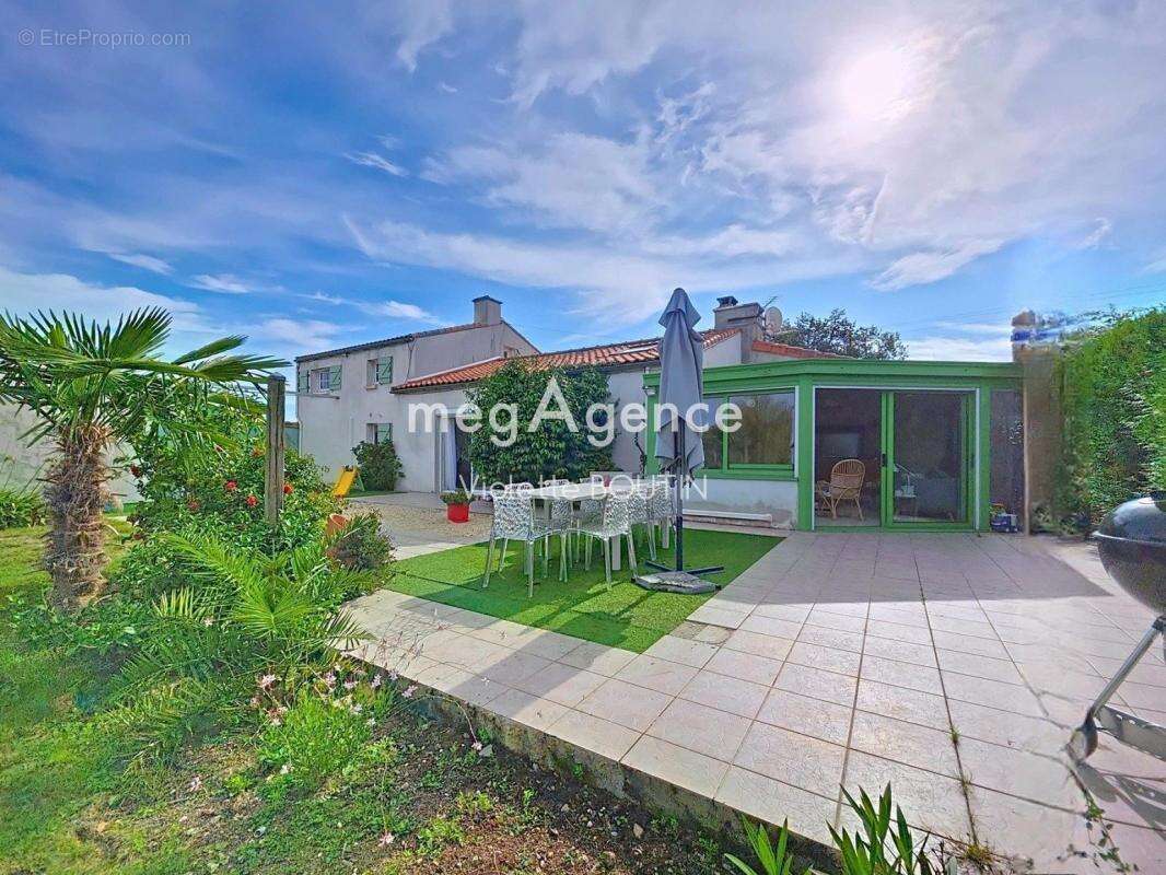 Maison à LE PUISET-DORE