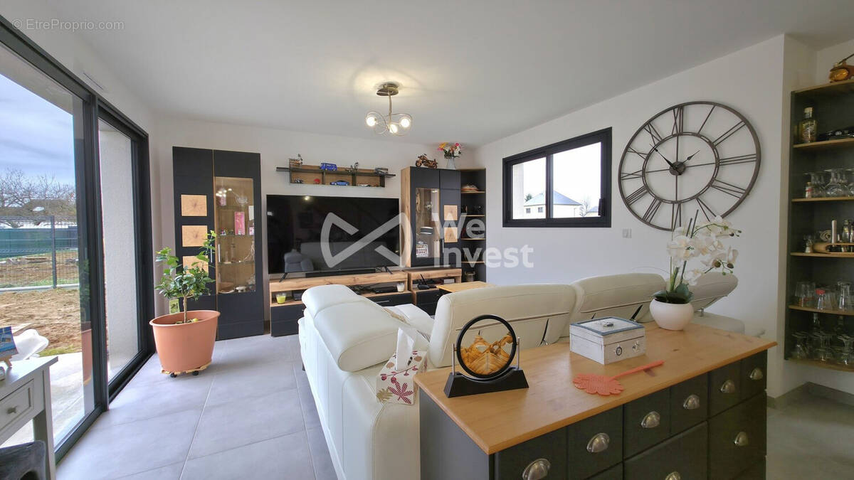 Maison à NEUVILLE-SUR-SARTHE