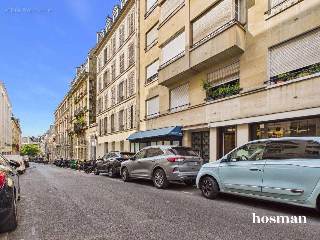 Studio avec cuisine séparée de 24 m² - avec ascenseur et cave - Rue Turgot, Paris 9ème - photo 11