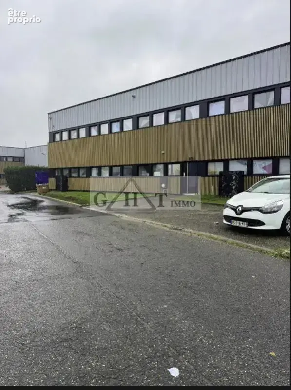 Photo Commerce à Villeneuve-La-Garenne au prix de 2 460 000€