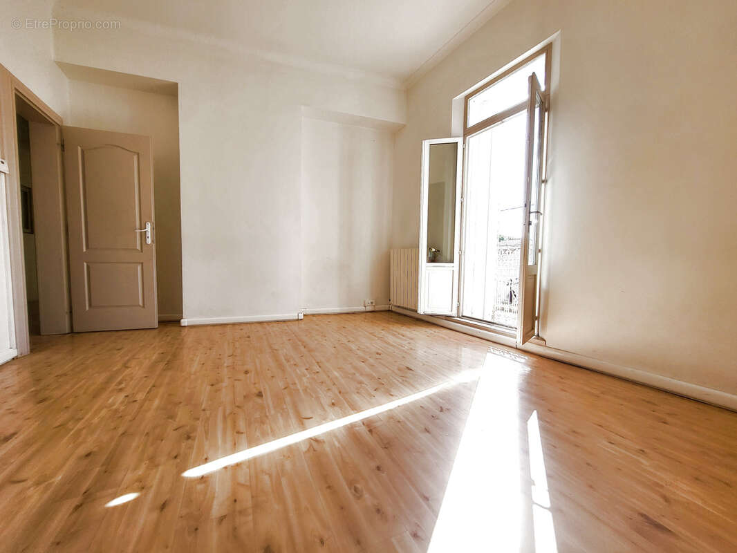 Maison à SAINT-LAURENT-D'AIGOUZE