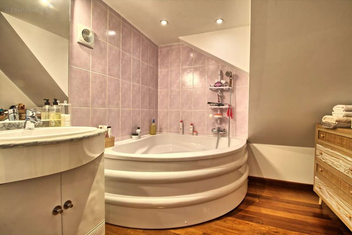 Appartement à MARSEILLE-6E