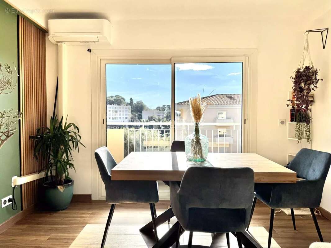 Appartement à LE CANNET