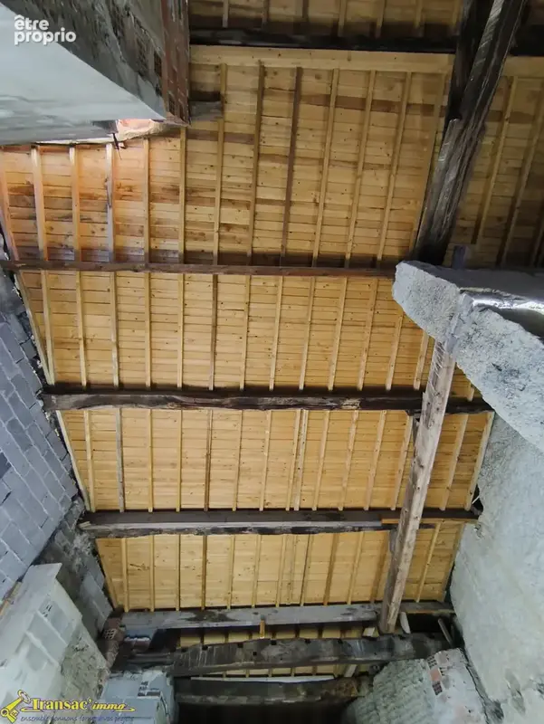 À Thiers secteur Le Fau, bâtiment à usage de dépôt. - photo 5