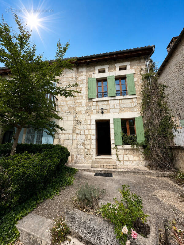 Maison à AUBETERRE-SUR-DRONNE
