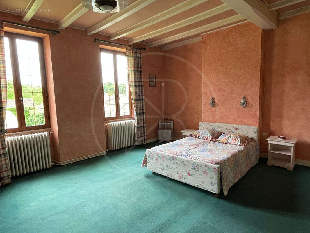 Maison à BONNEVILLE-ET-SAINT-AVIT-DE-FUMADIERES