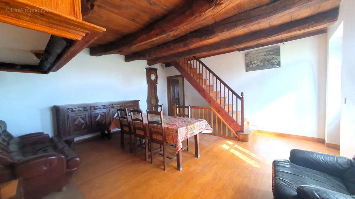 Maison à LA SALVETAT-PEYRALES