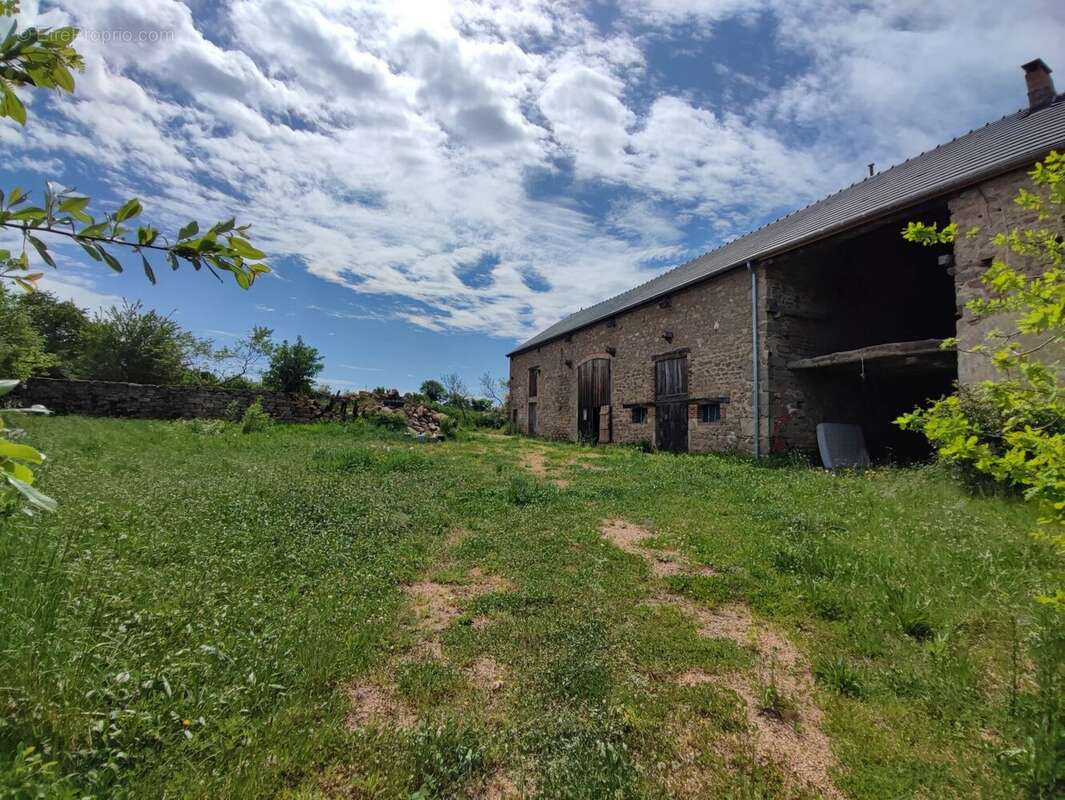 Maison à LA ROCHE-EN-BRENIL