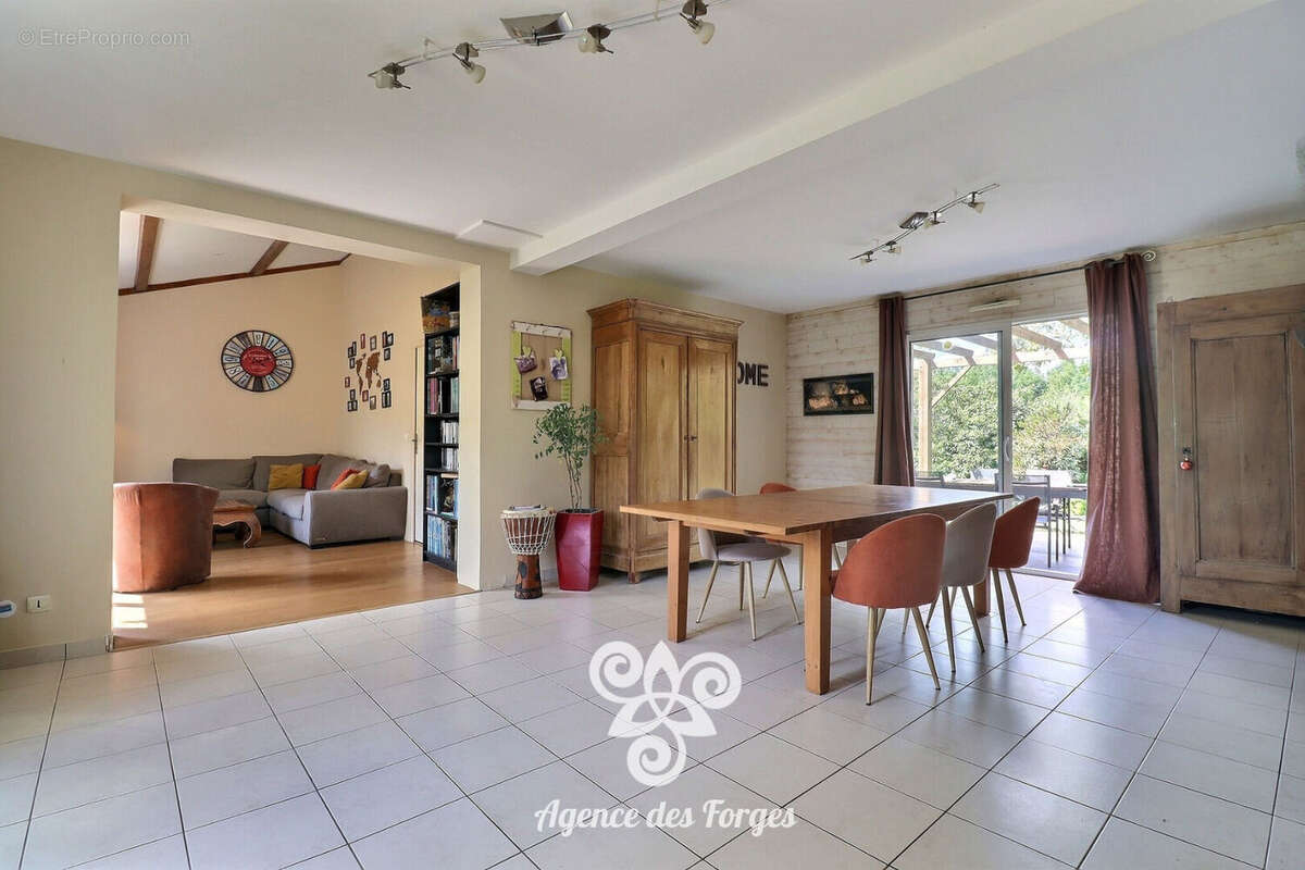 Maison à LA BOISSIERE-DU-DORE