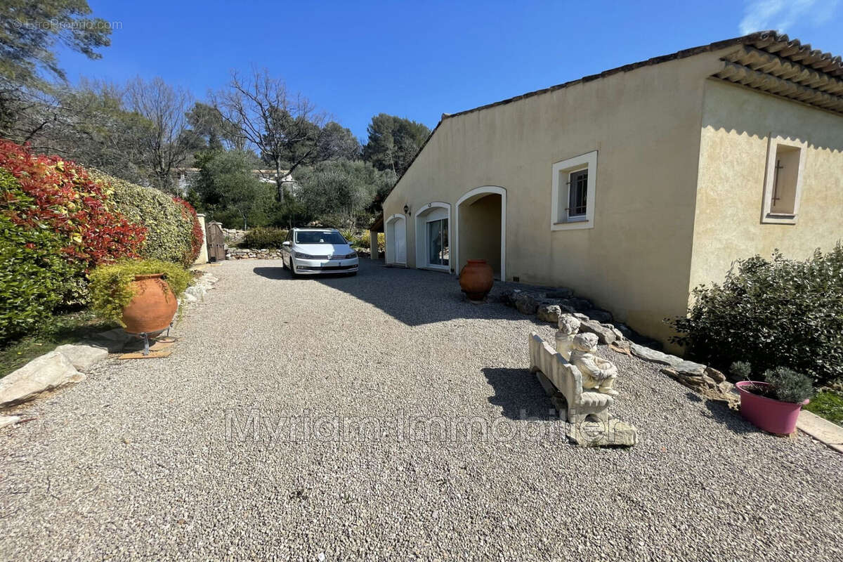 Maison à SAINT-CEZAIRE-SUR-SIAGNE
