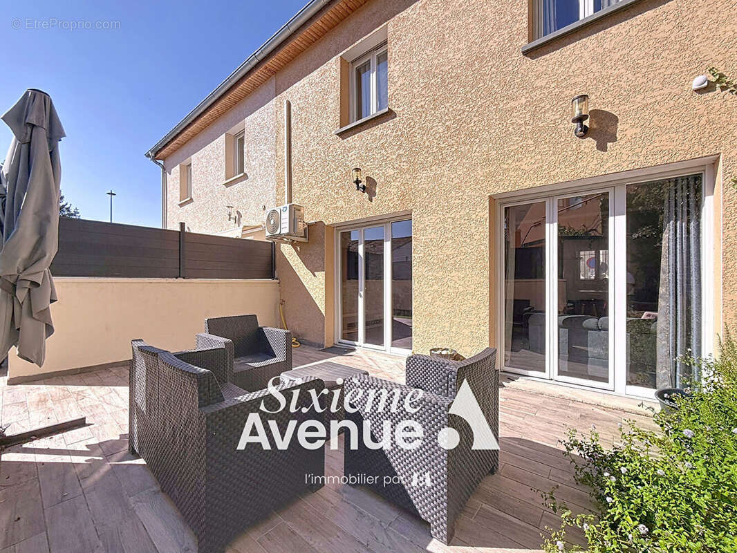 Maison Vaulx En Velin 4 pièce(s) 80.45 m2 - photo 2
