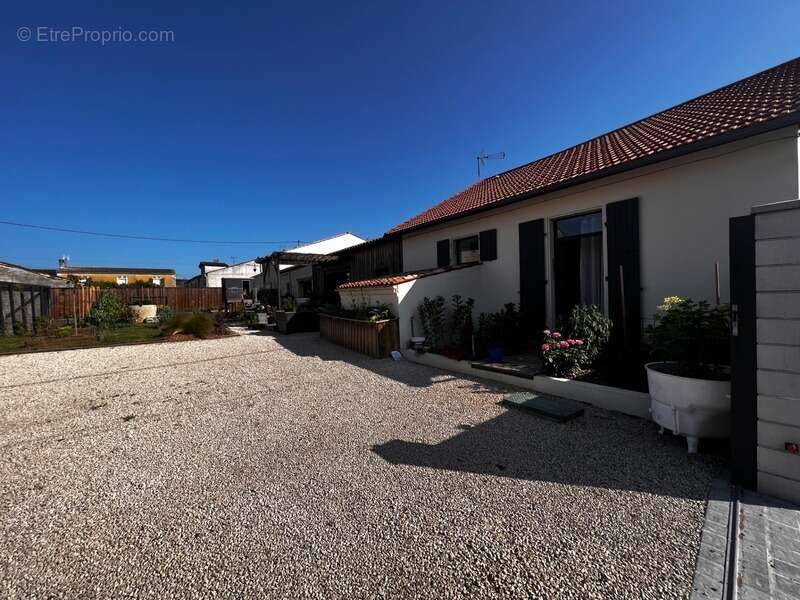 Dpt Deux Sèvres (79), à vendre SAINT HILAIRE LA PALUD maison 3 chambres - Plain pied avec beau jardin clos - photo 13