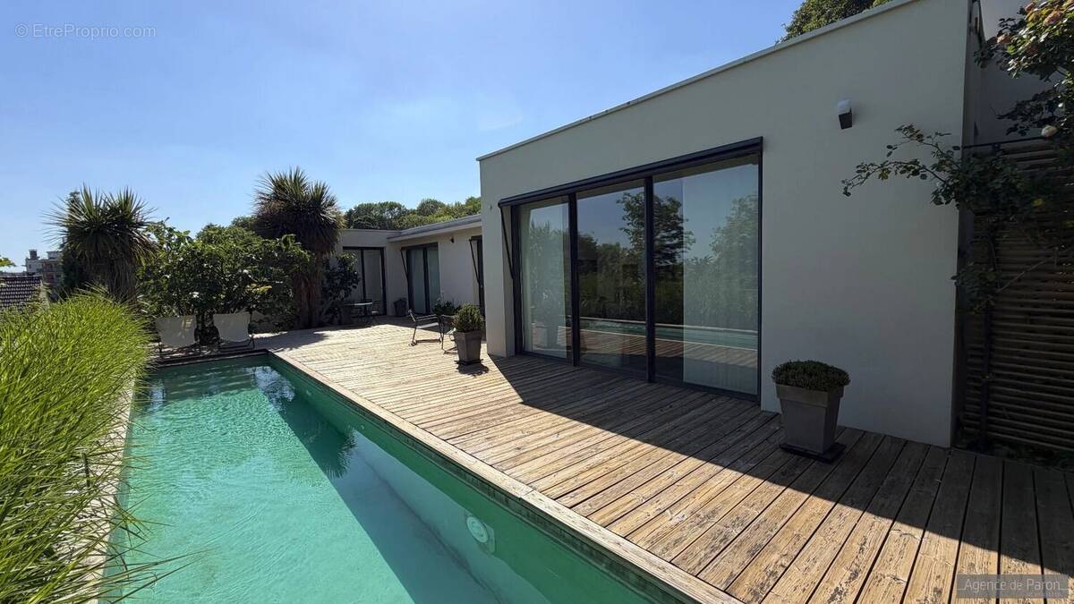 Maison à VERRIERES-LE-BUISSON