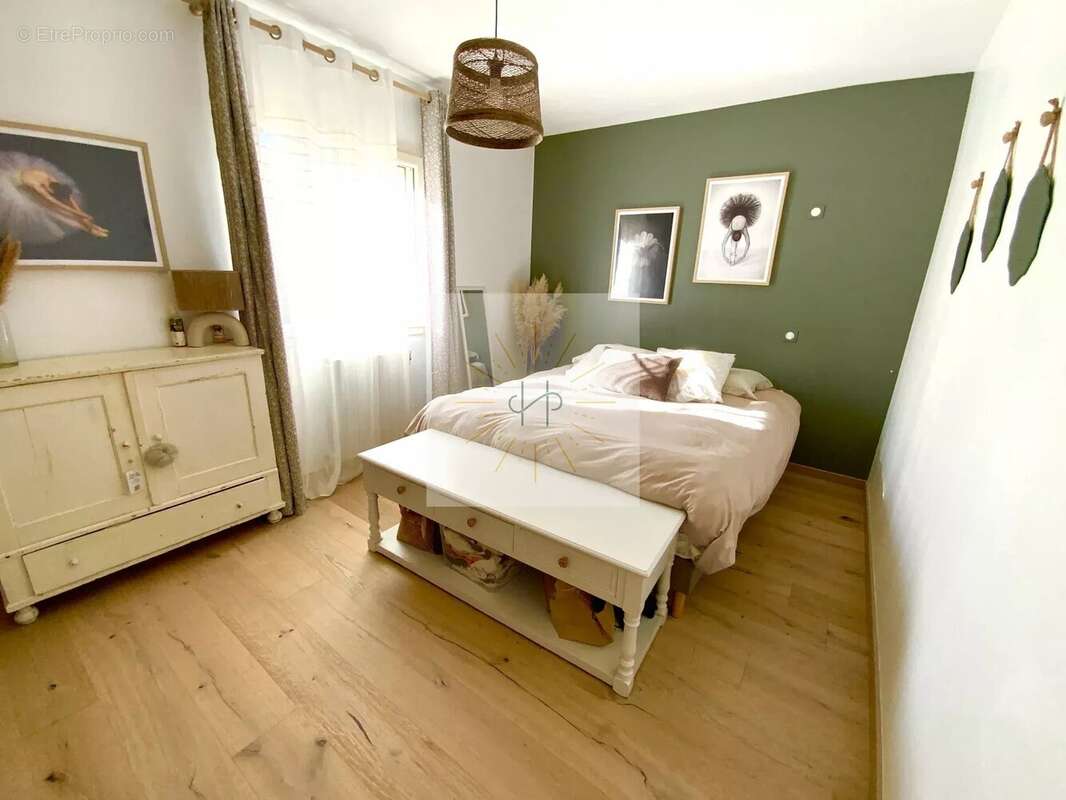 Maison à ROCHEMAURE