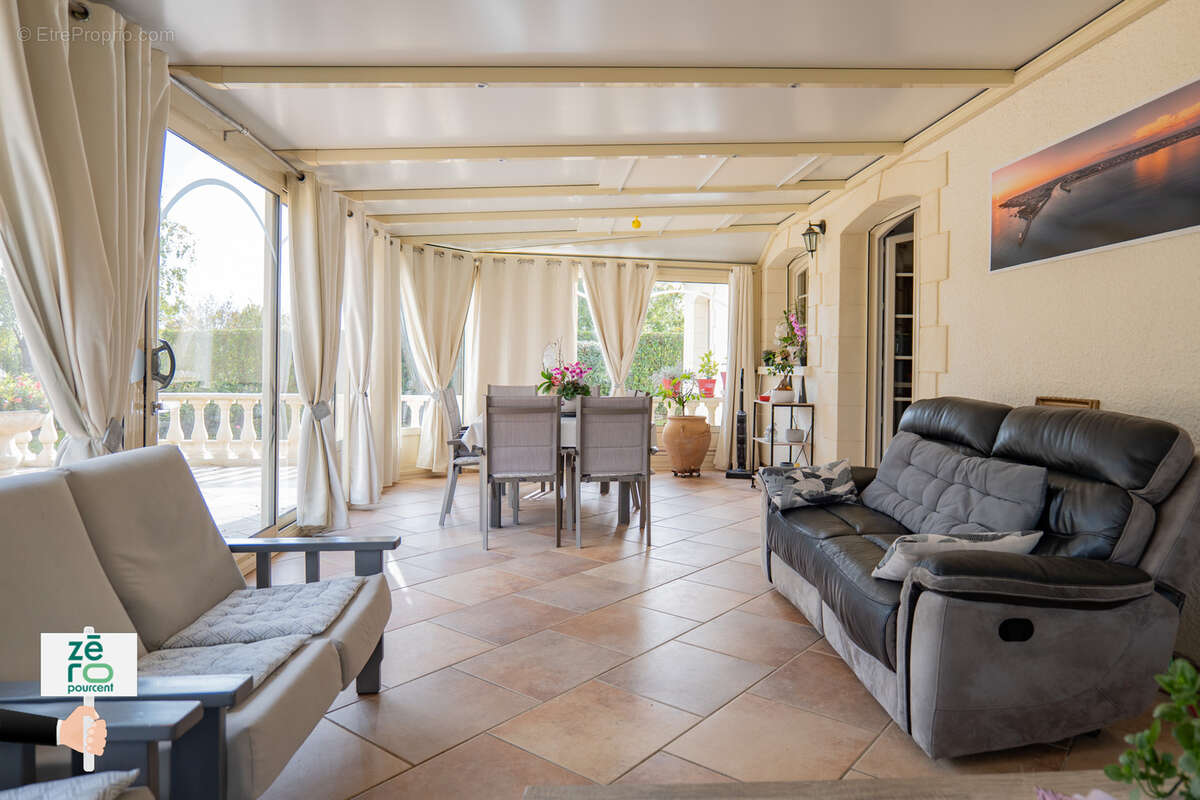 Maison à LES MAGNILS-REIGNIERS