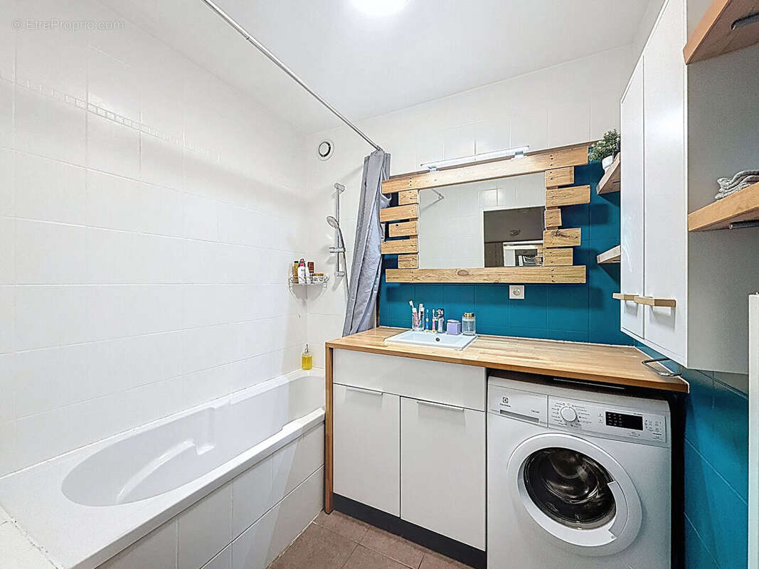 Appartement à VILLIEU-LOYES-MOLLON