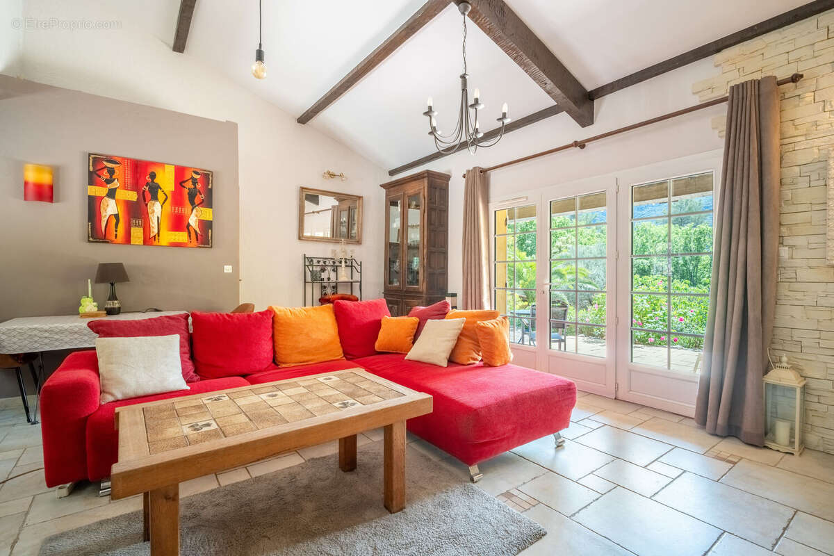 Maison 160 m² à Meounes-Les-Montrieux  - photo 65