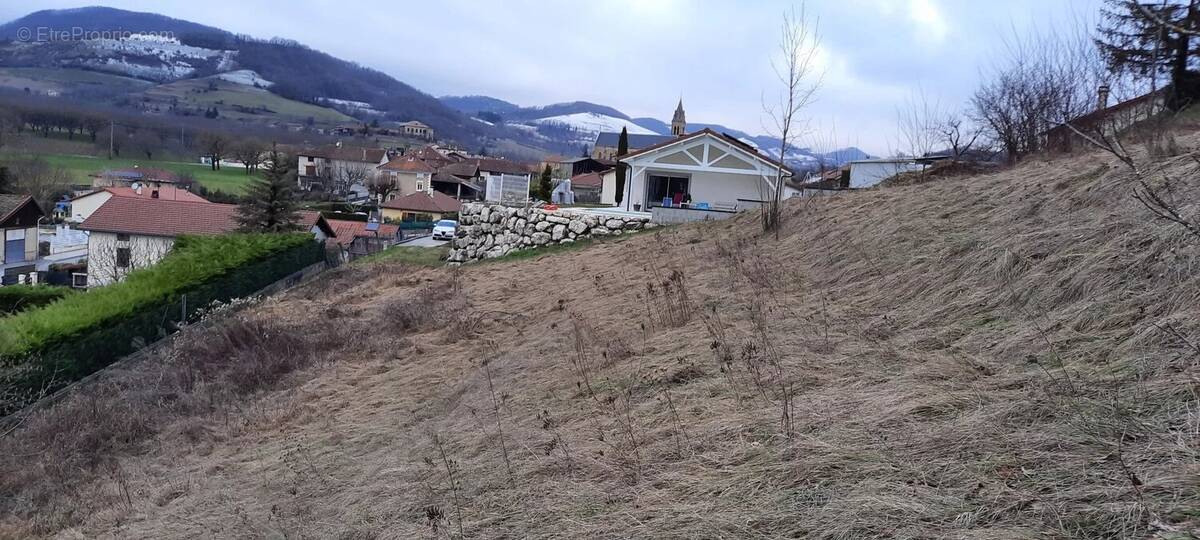 Terrain à VARACIEUX