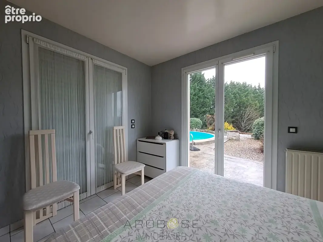 Maison familiale de plain-pied avec véranda, piscine et grand jardin - photo 17