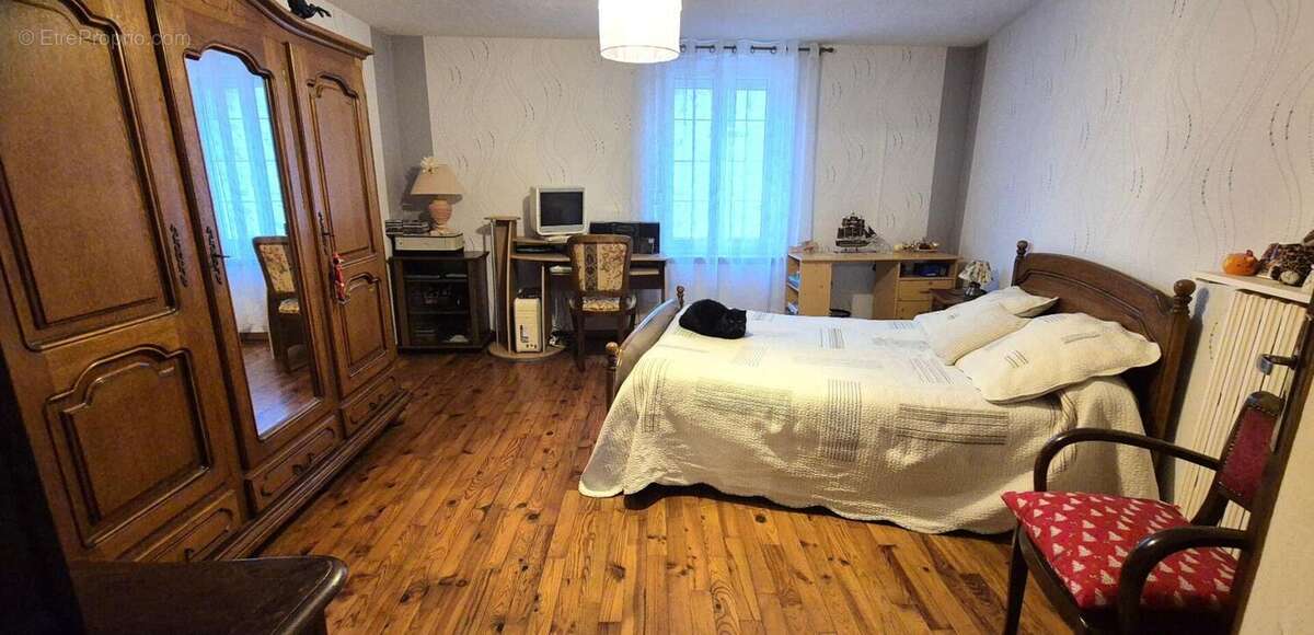 Belle Maison de Village et de Caractère de 1815 de 155 m² Rénover et Entretenue avec Goût avec sa Cour avant et Terrasse de 115  - photo 5
